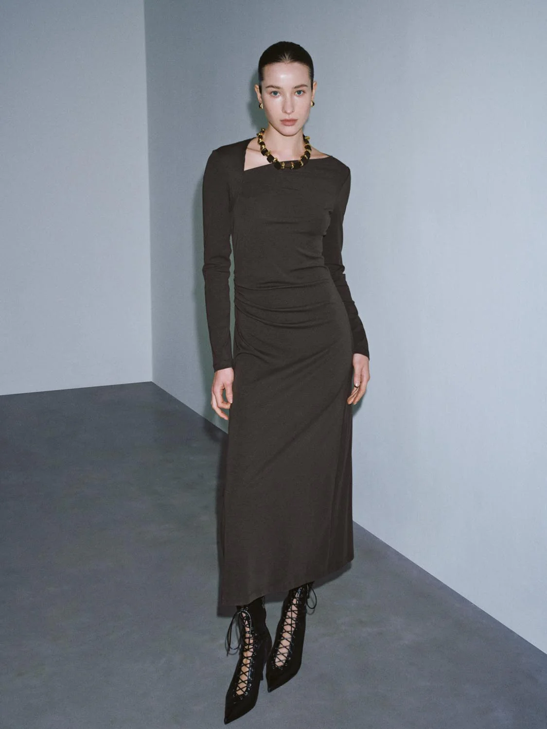 Asymmetric Neck Ruched A-Line Midi Dresses - Image 4