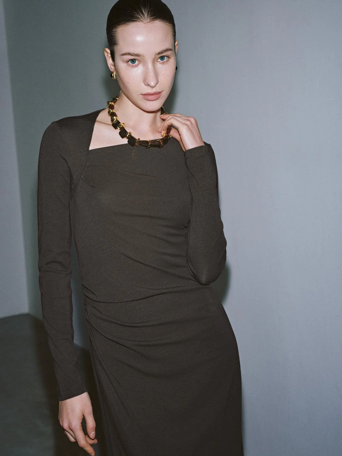 Asymmetric Neck Ruched A-Line Midi Dresses - Image 5