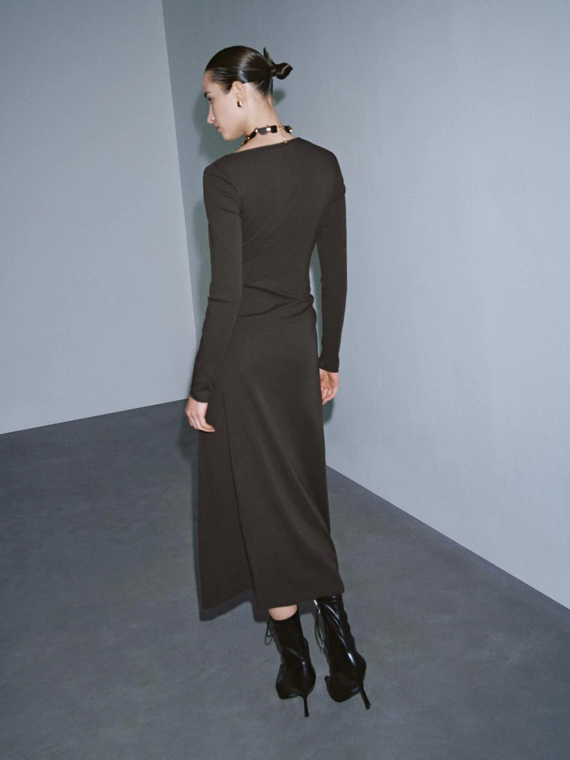 Asymmetric Neck Ruched A-Line Midi Dresses - Image 6