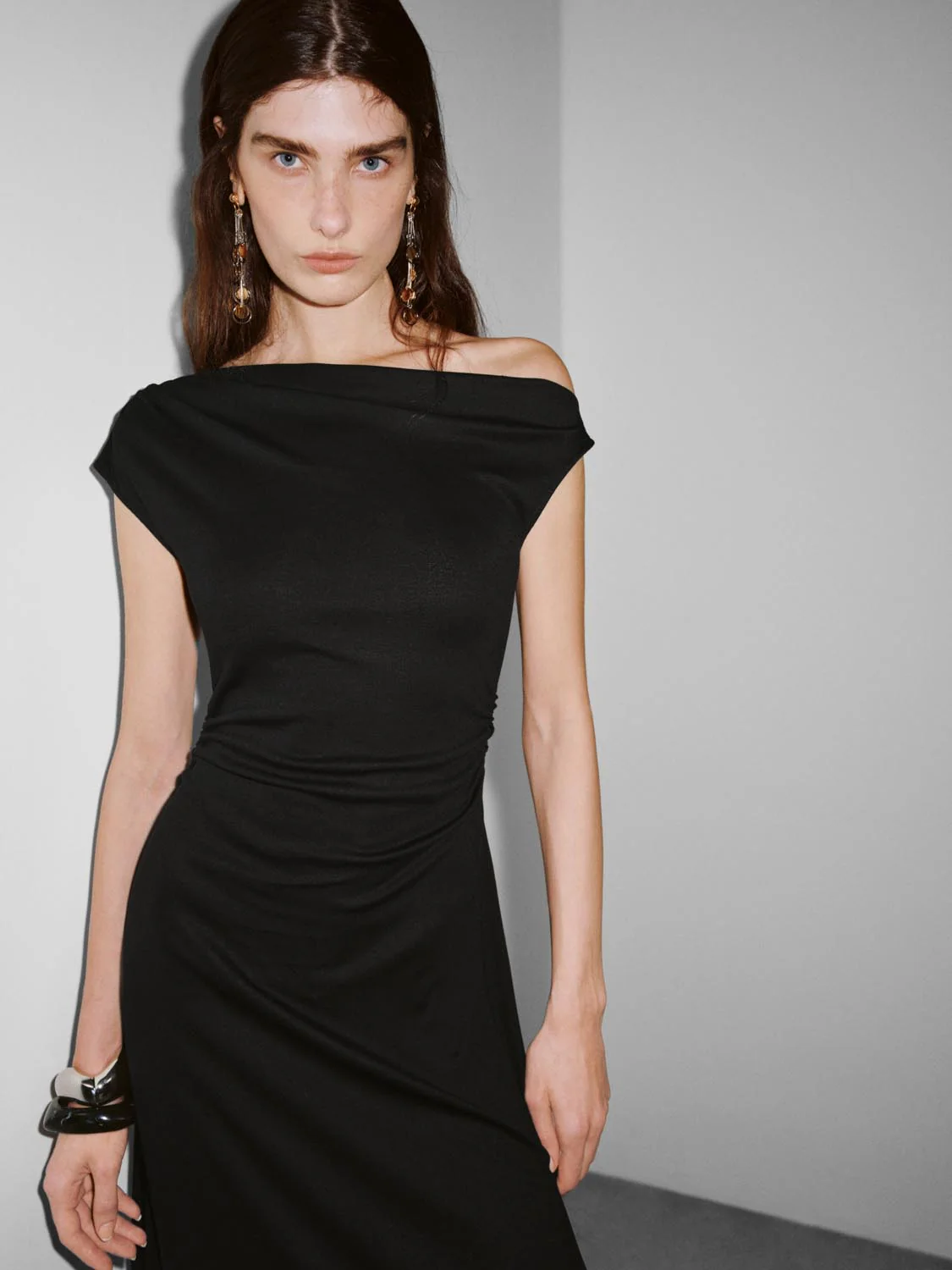 Asymmetric One Shoulder Ruched A-Line Midi Dresses - Image 3