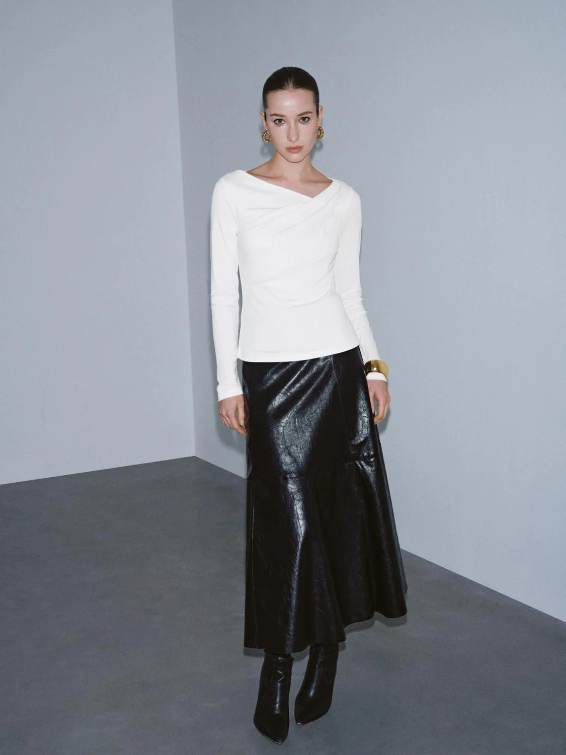 Asymmetric V-Neck Draped Long Sleeve T-Shirts - Image 5