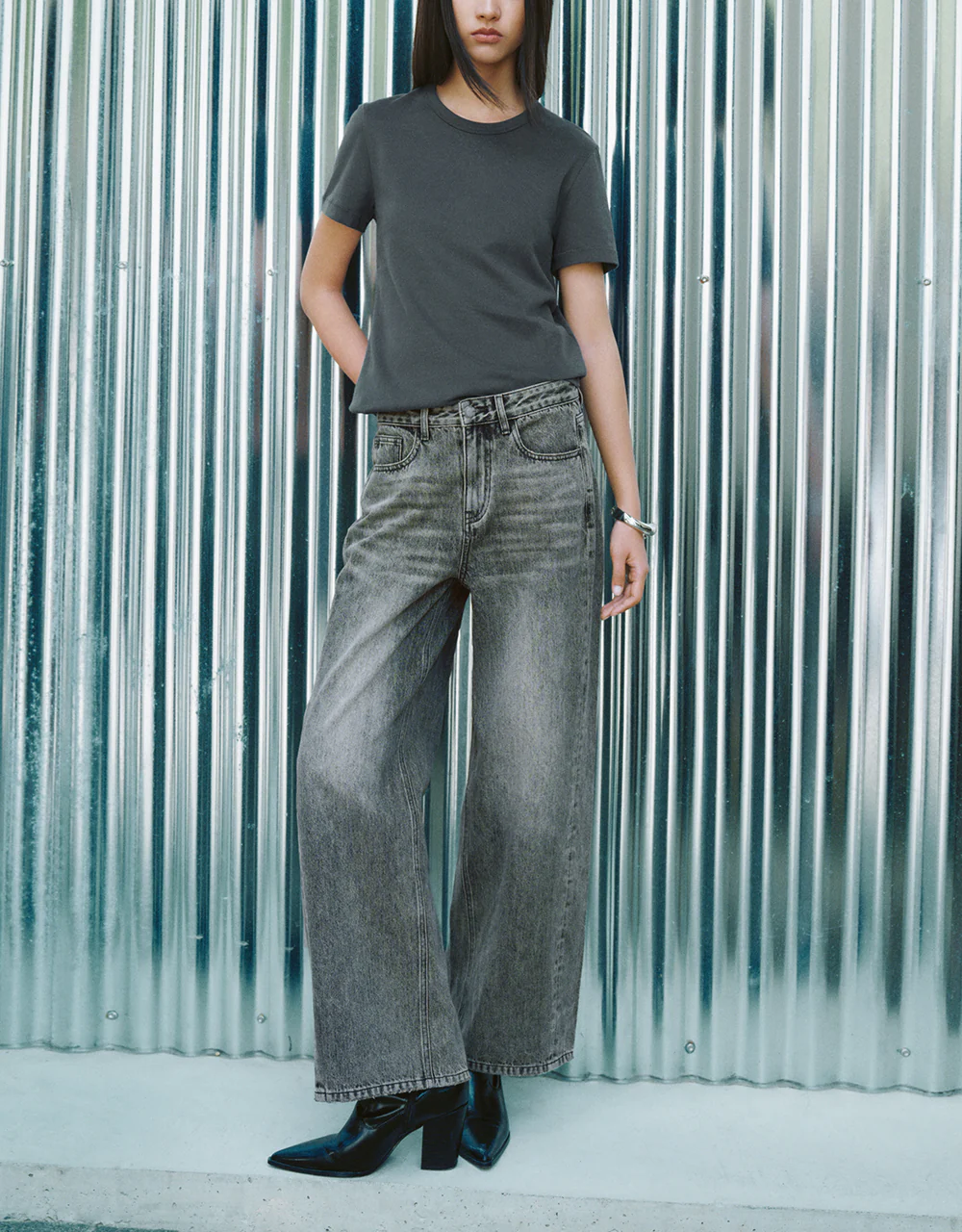 Basic Crew Neck T-Shirt - Image 31