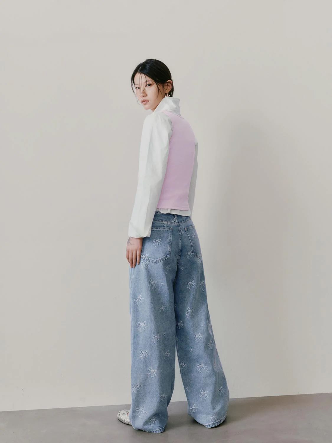 Bow Detail Wide Leg Jeans - Image 6