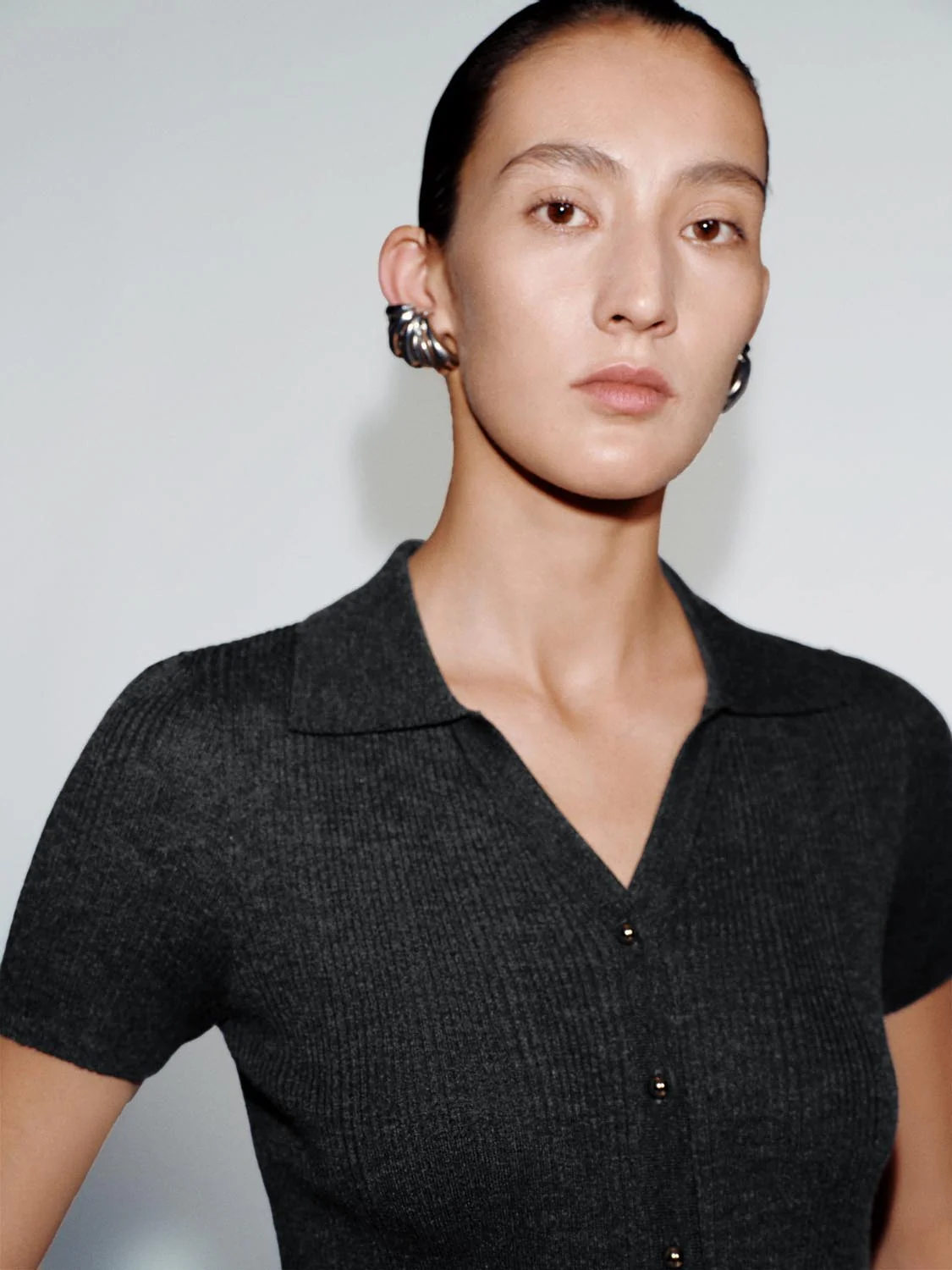 Collared V-Neck Short Sleeve Knitted Cardigans - Image 3