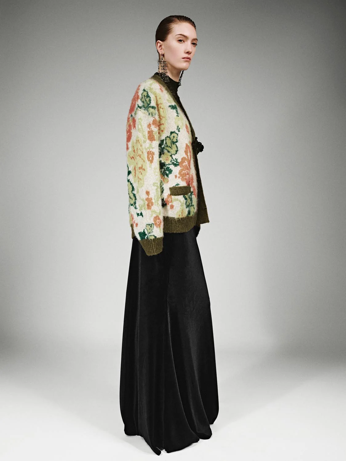 Contrast Trim Floral Intarsia V-Neck Knitted Cardigans - Image 5