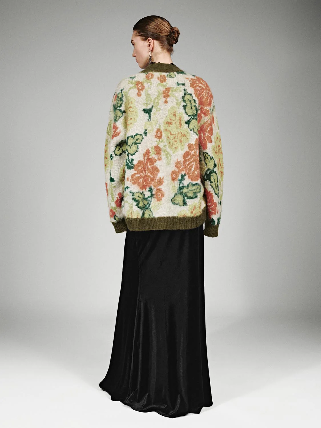Contrast Trim Floral Intarsia V-Neck Knitted Cardigans - Image 6