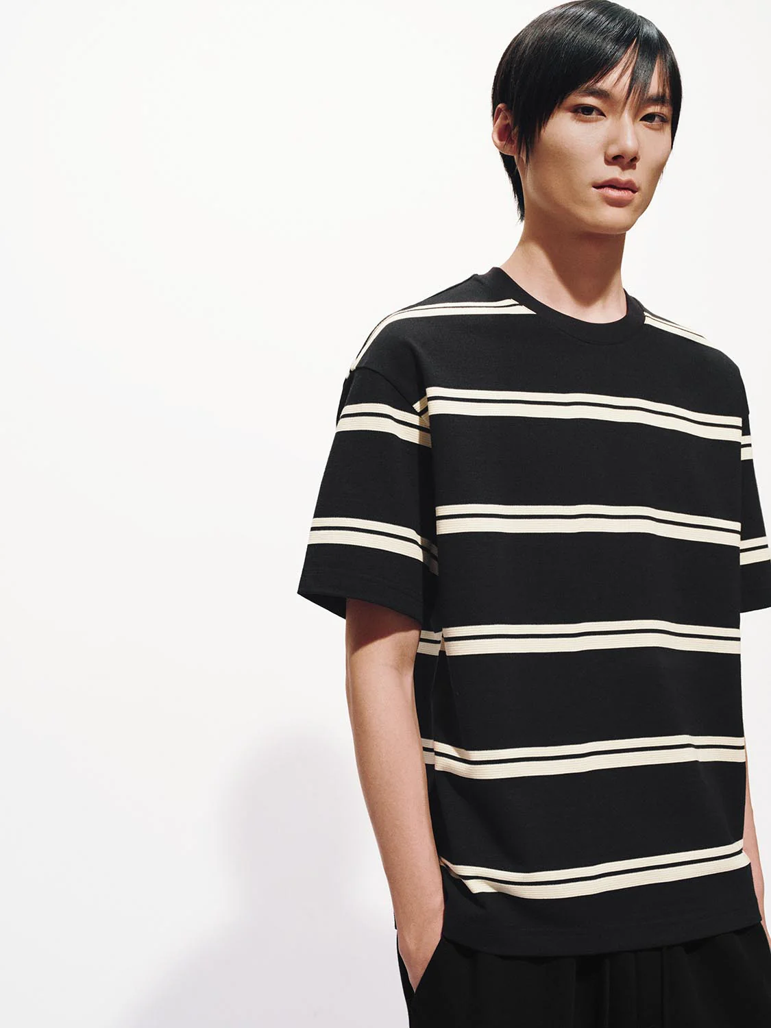 Crew Neck Contrast Striped T-Shirts - Image 8