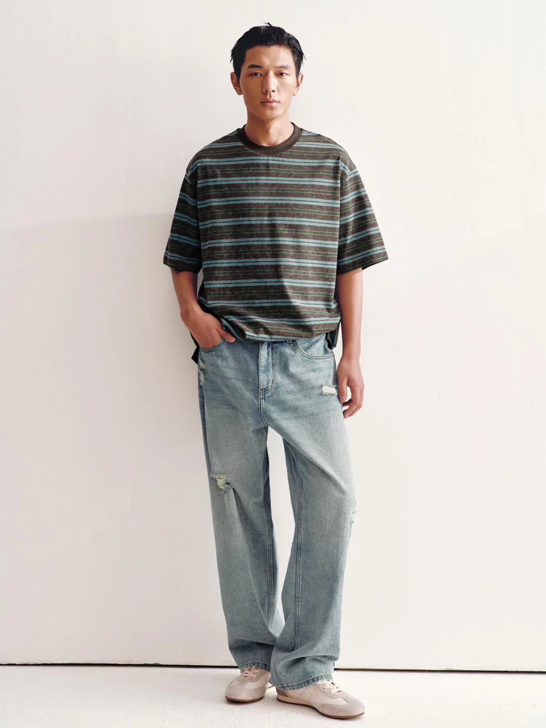 Crew Neck Contrast Striped T-Shirts - Image 4