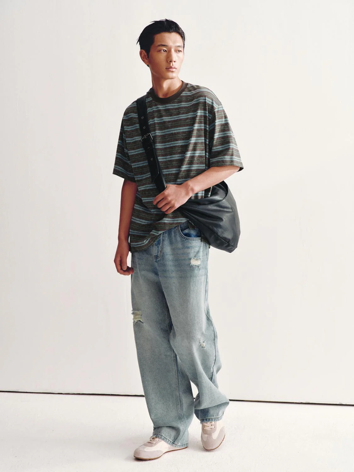 Crew Neck Contrast Striped T-Shirts - Image 5