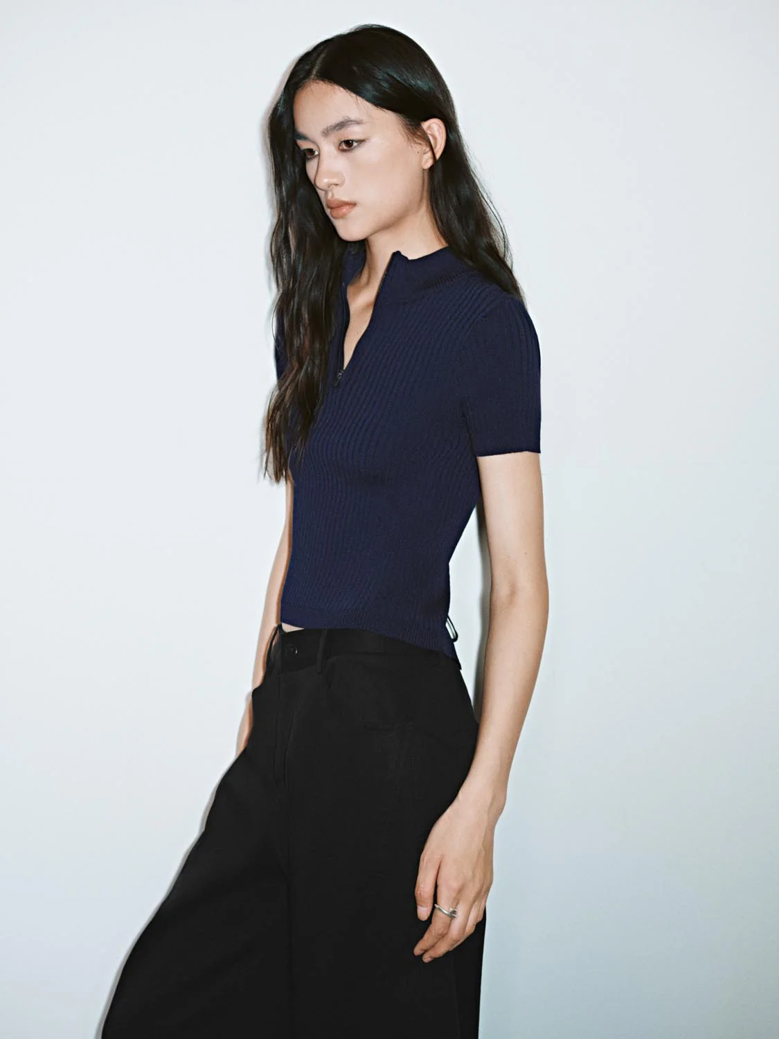 Cutout Mock Neck Half Zip Ribbed Skinny-Fit Knitted T-Shirts - Image 2