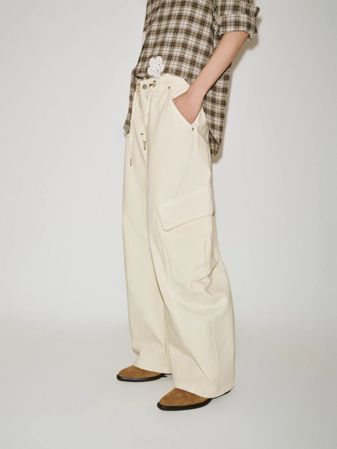 Drawstring Flap Pocket Barrel Leg Cargo Jeans - Image 3