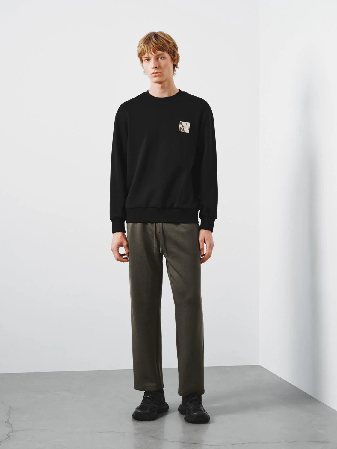 Embroidered Crew Neck Sweatshirts - Image 4