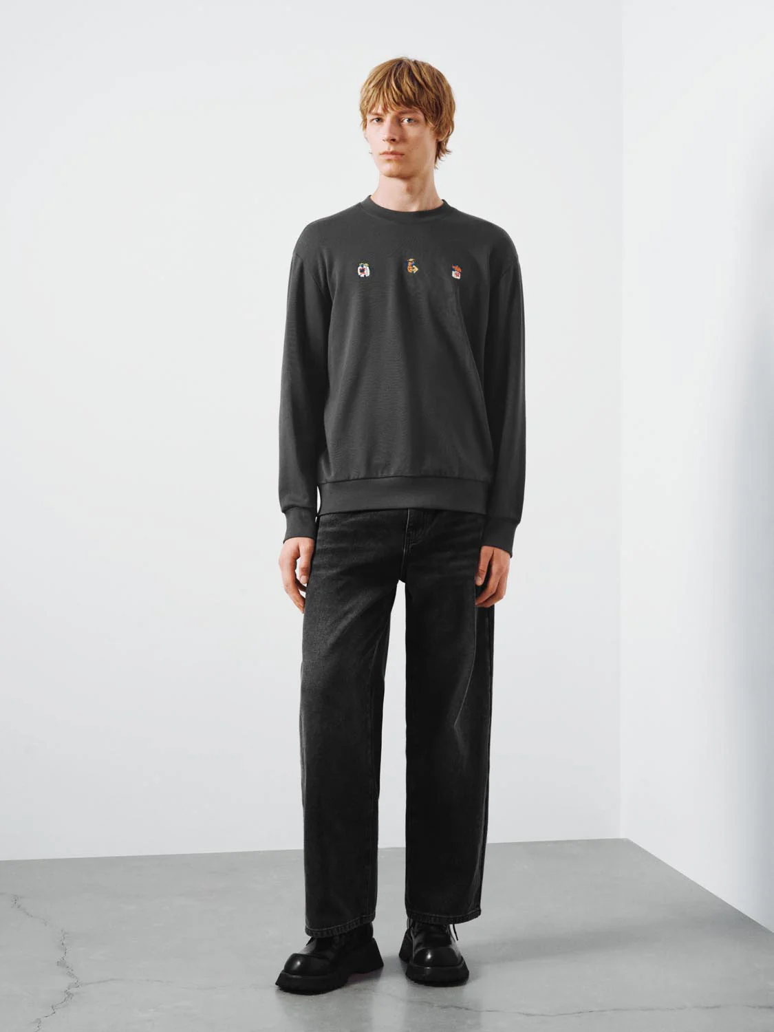 Embroidered Crew Neck Sweatshirts - Image 12