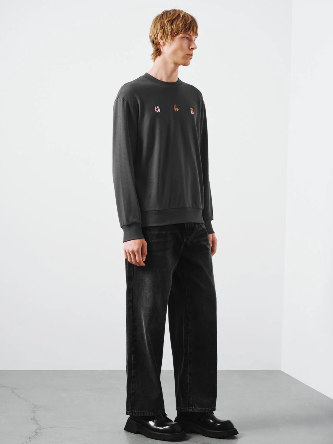 Embroidered Crew Neck Sweatshirts - Image 13