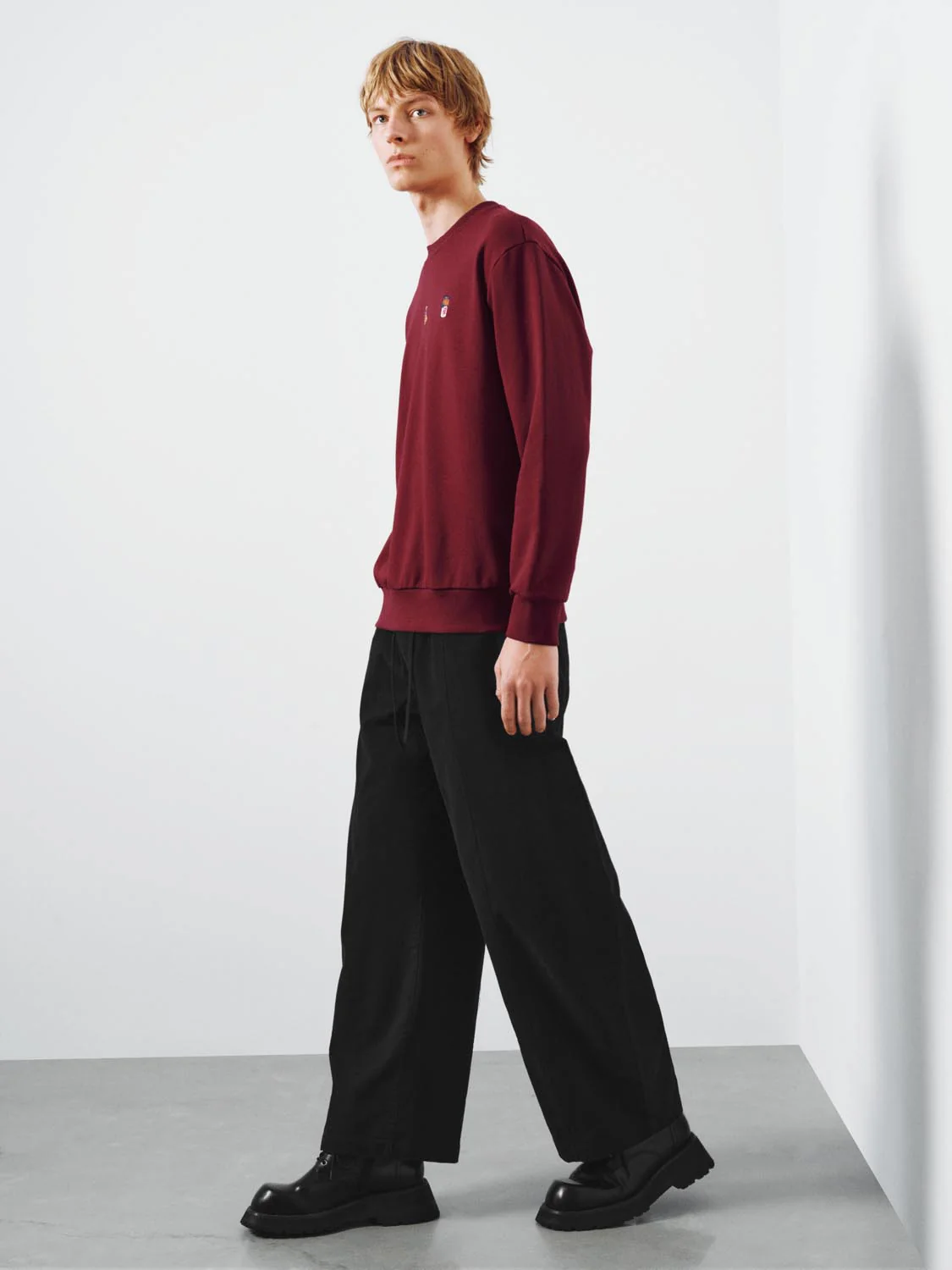 Embroidered Crew Neck Sweatshirts - Image 4