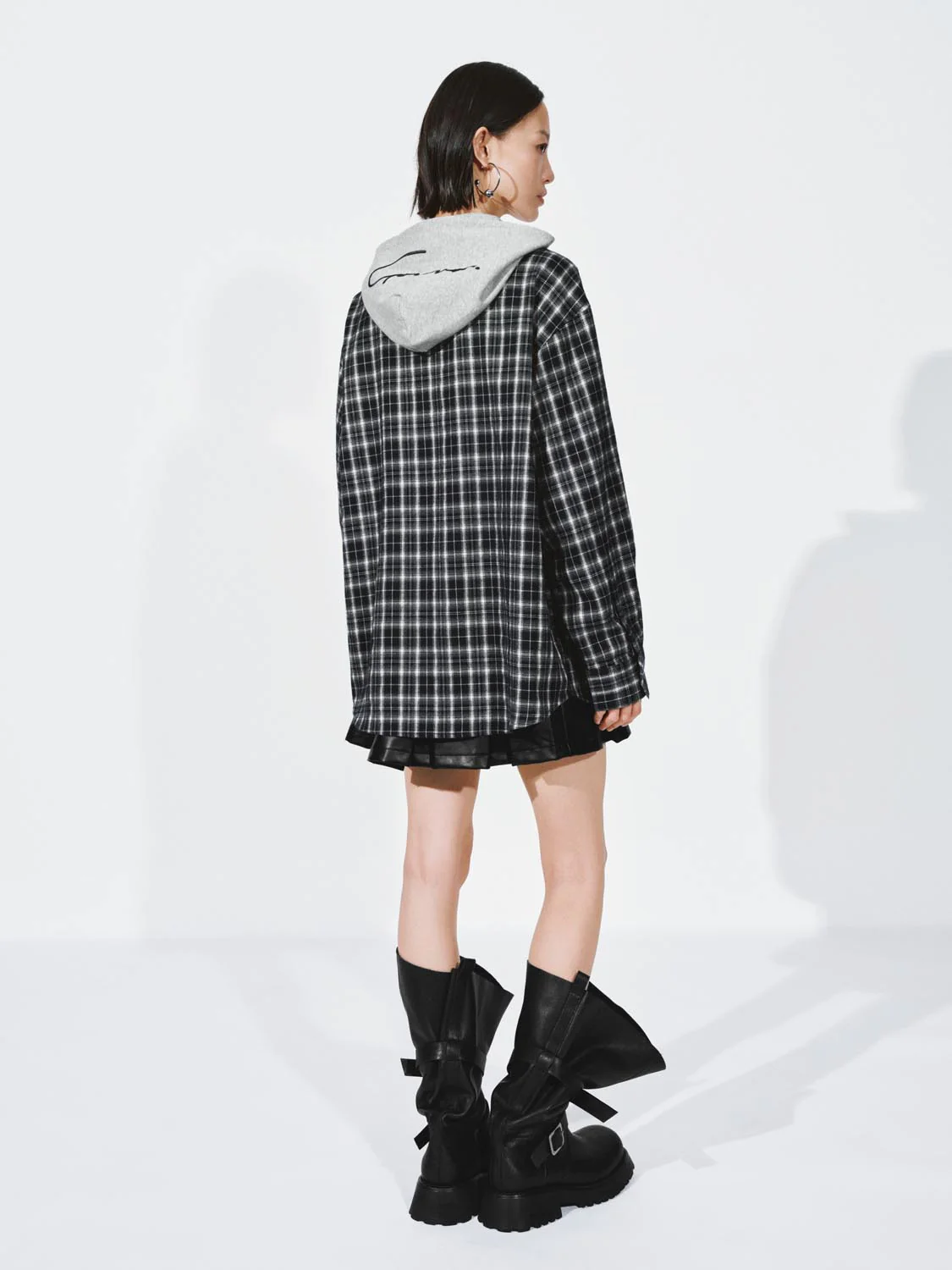 Faux Leather Buckle Detail Pleated Mini Skirts - Image 3