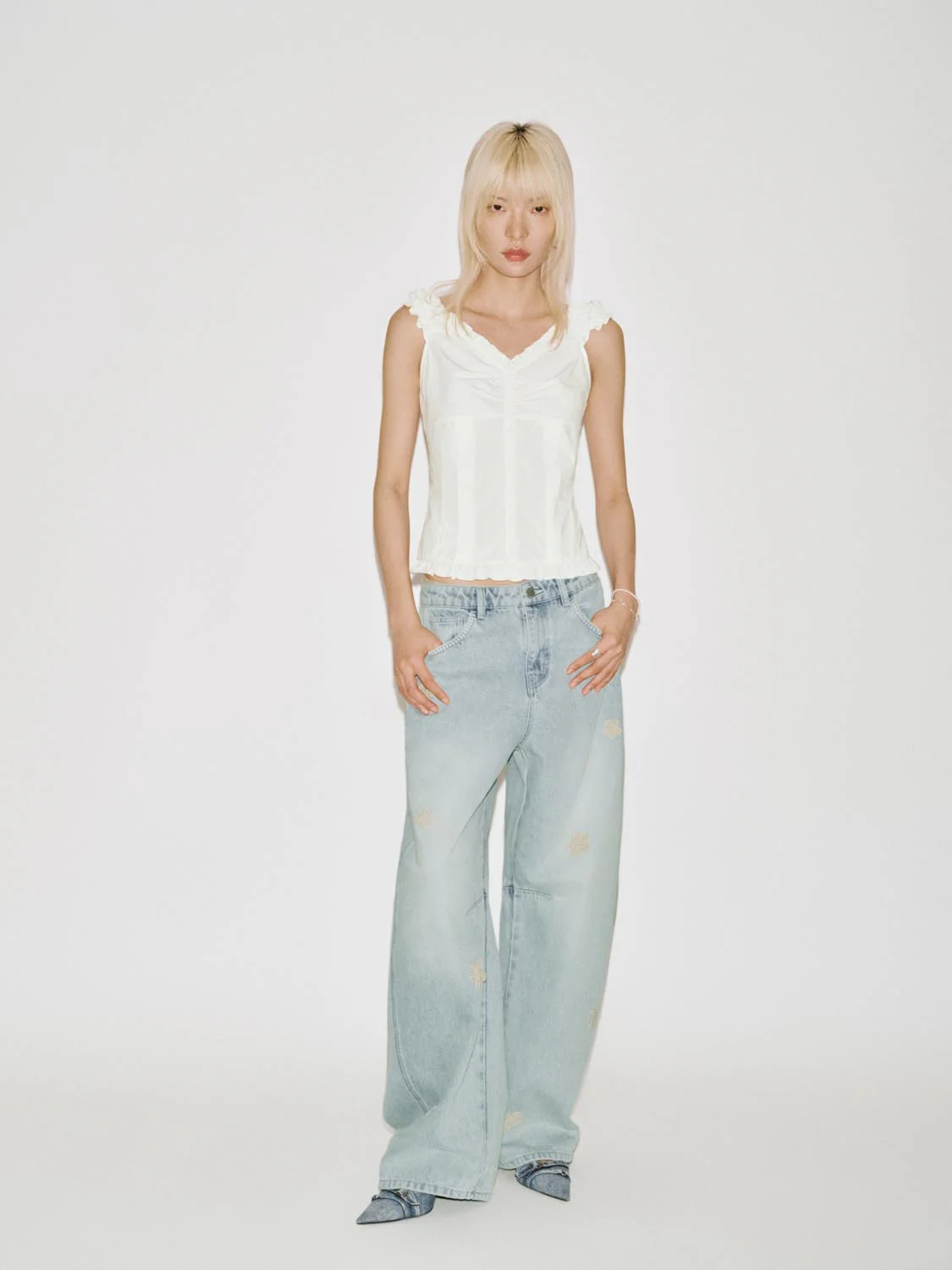Floral Embroidered Barrel Leg Jeans - Image 7