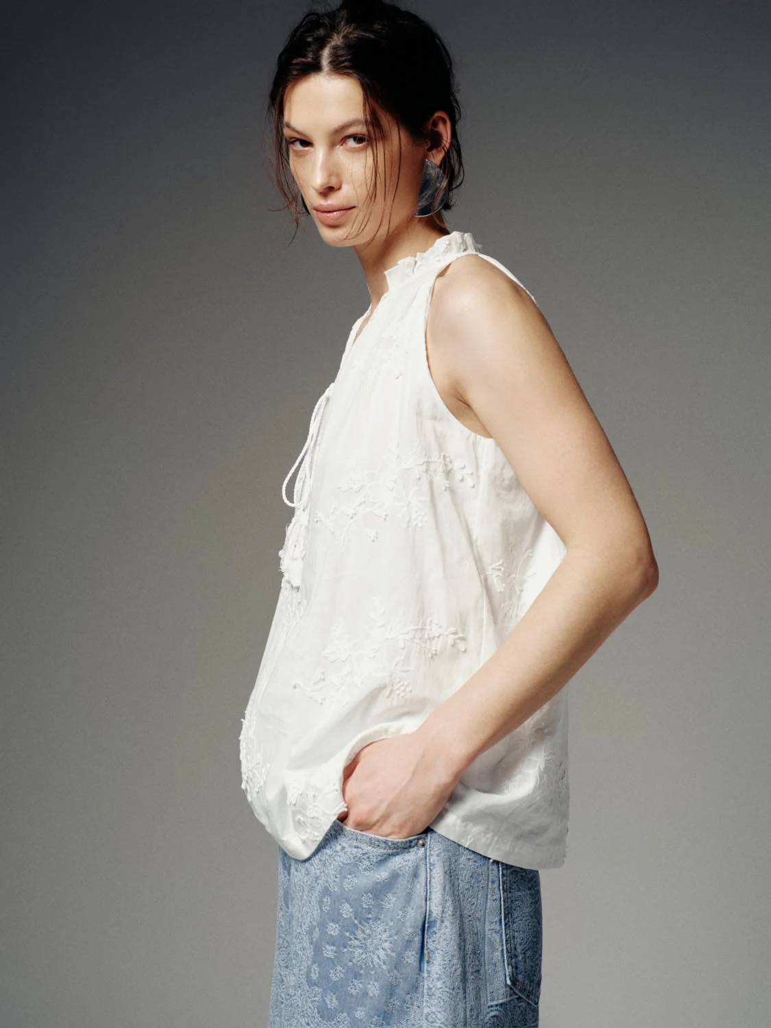 Floral Embroidered Tie Neck Sleeveless Overhead Shirt - Image 2