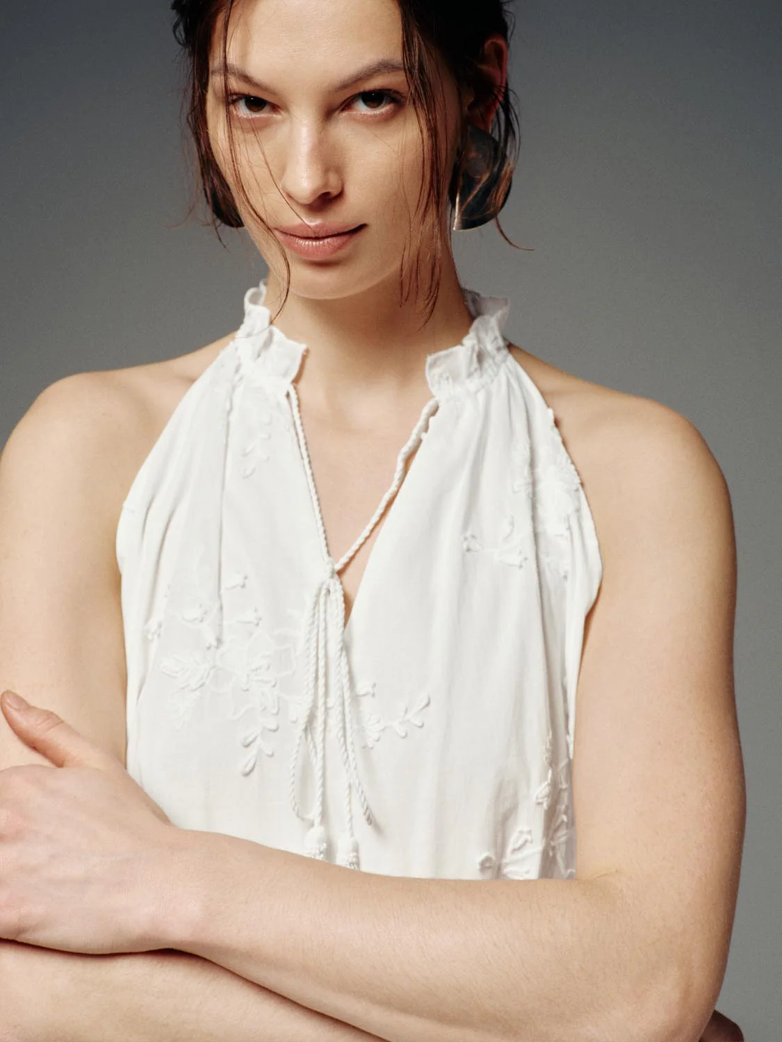 Floral Embroidered Tie Neck Sleeveless Overhead Shirt - Image 3