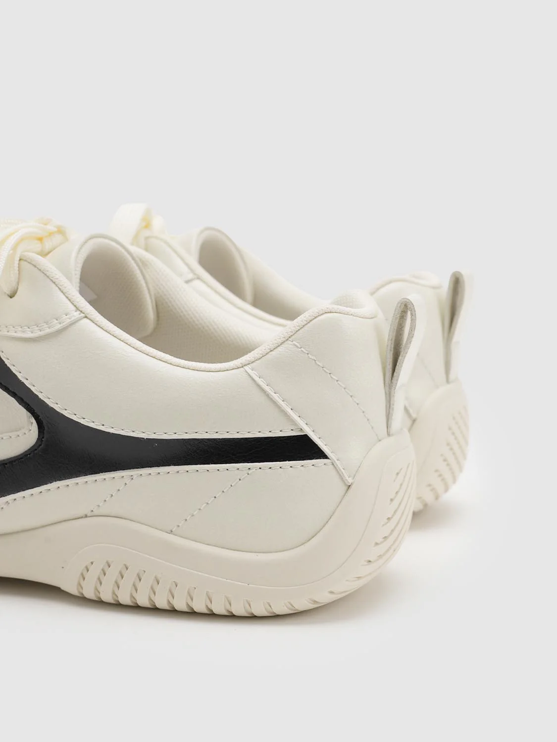 Lace Up Contrast Sneakers - Image 11