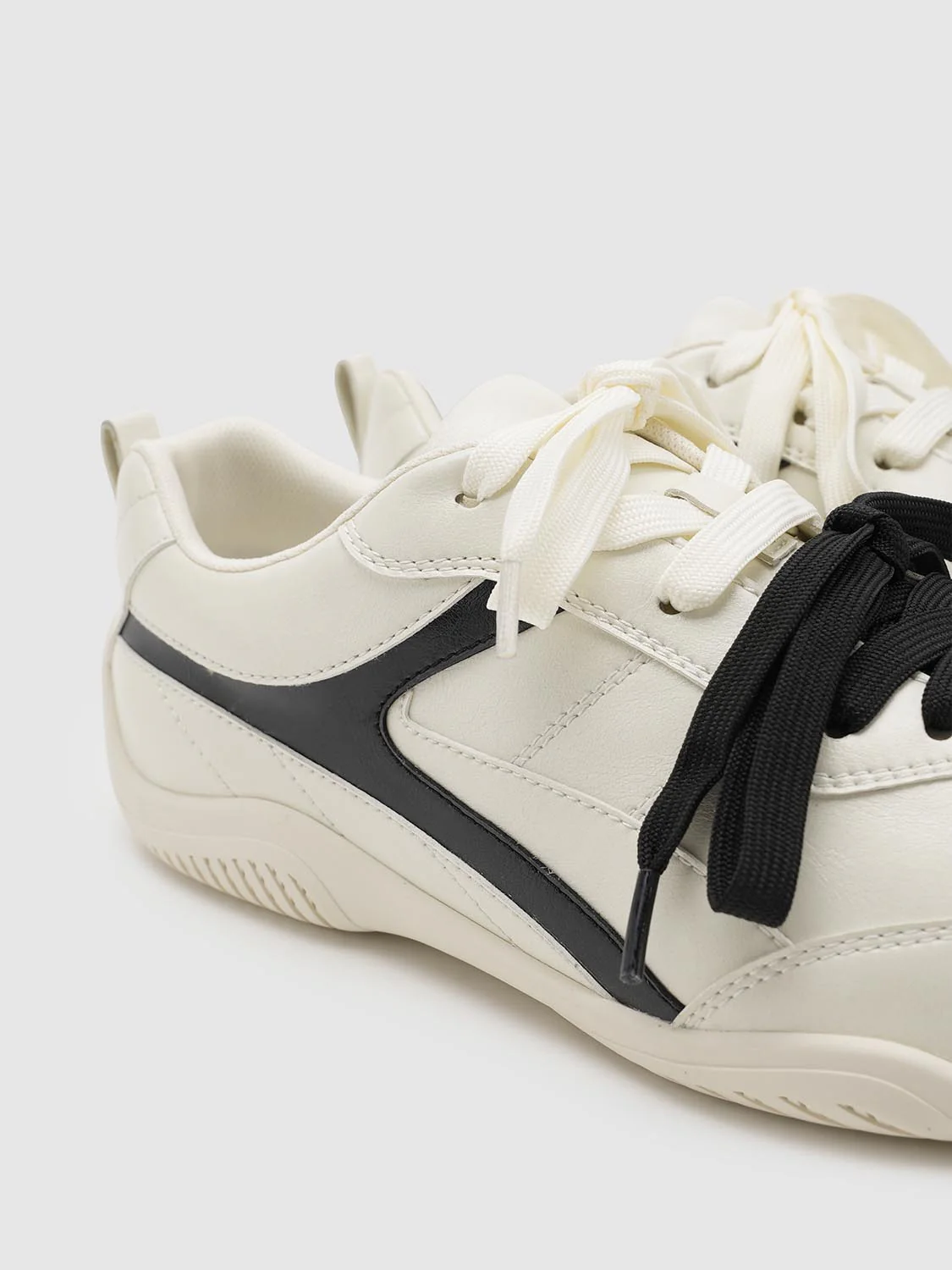 Lace Up Contrast Sneakers - Image 12