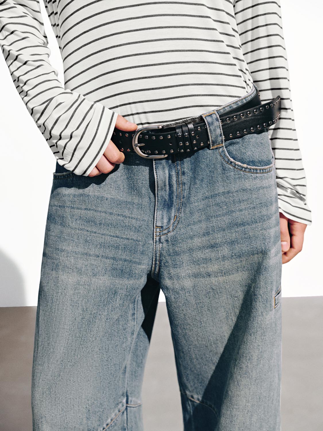 Loose Fit Barrel Leg Jeans - Image 4