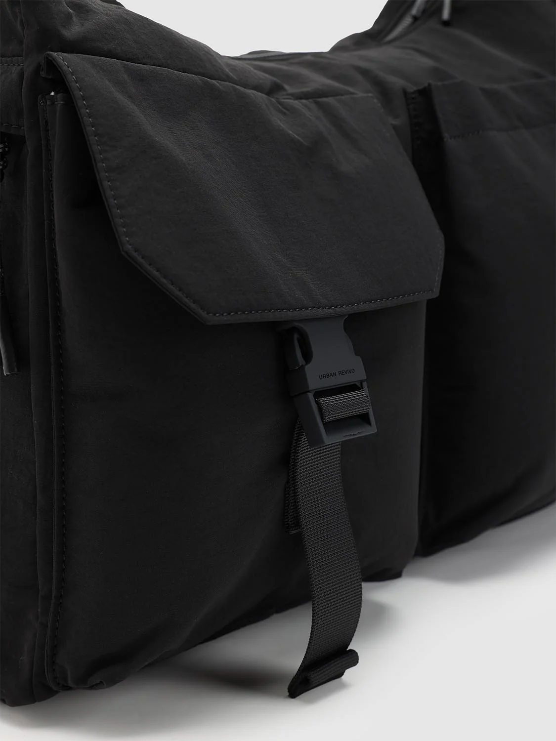 Multi-Pocket Buckle Detail Oversize Crossbody Bags - Image 5