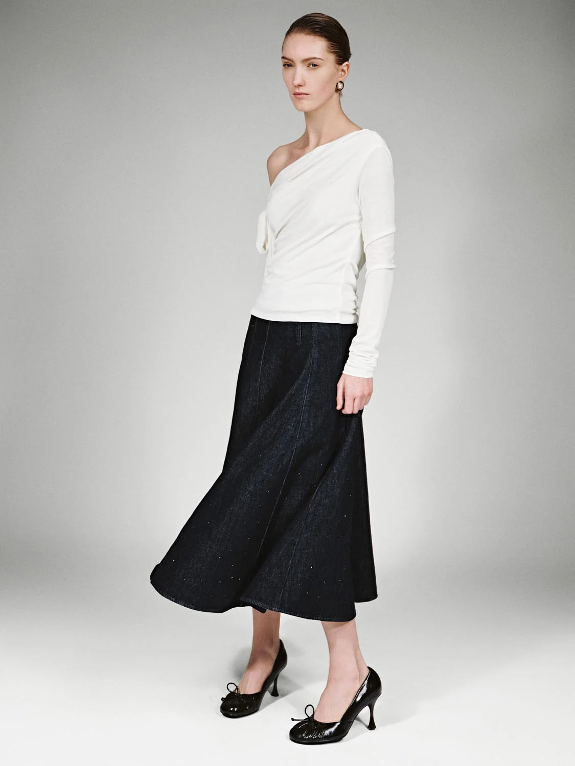 One Shoulder Asymmetric Ruched Long Sleeve T-Shirts - Image 5