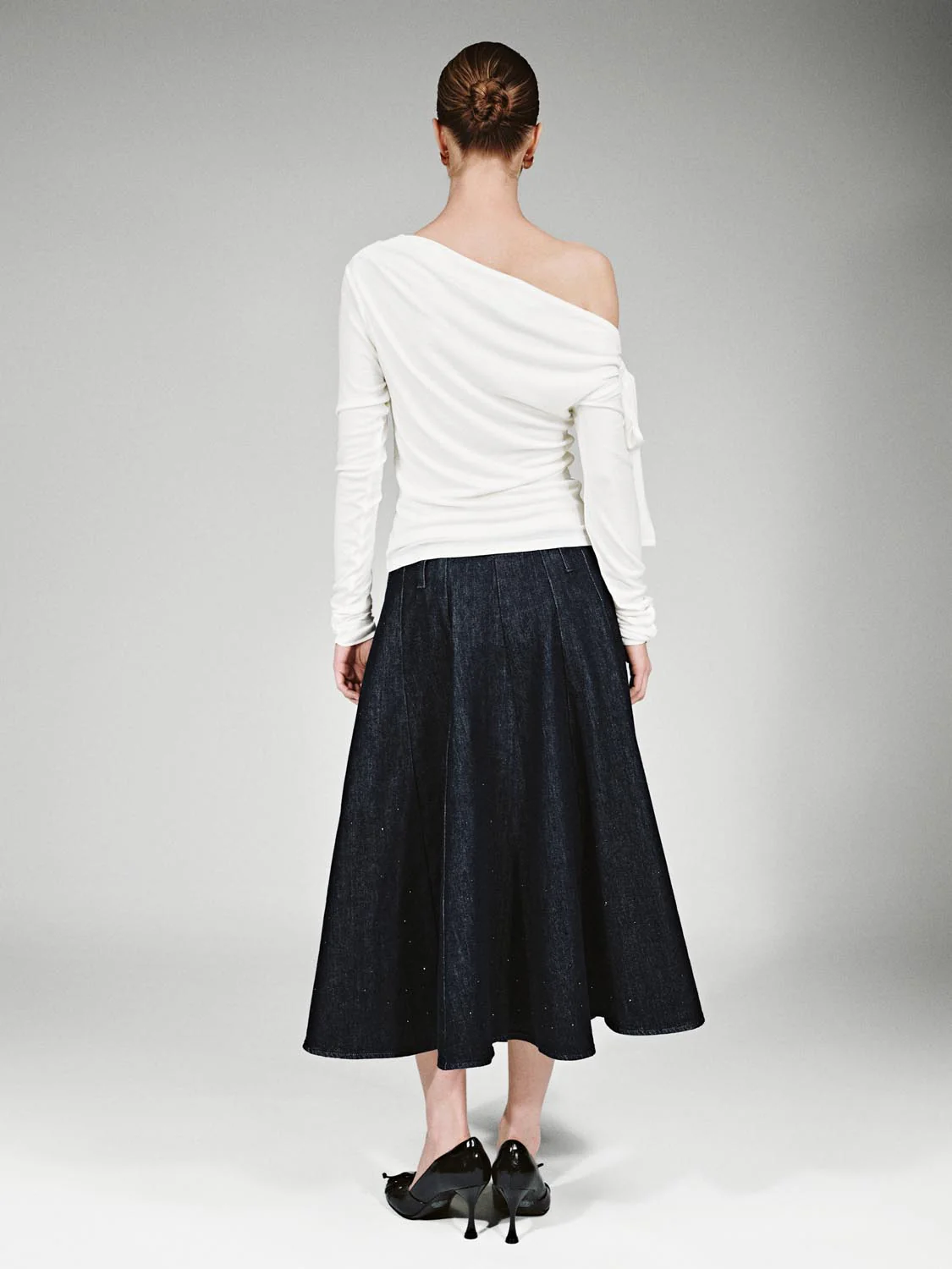 One Shoulder Asymmetric Ruched Long Sleeve T-Shirts - Image 6