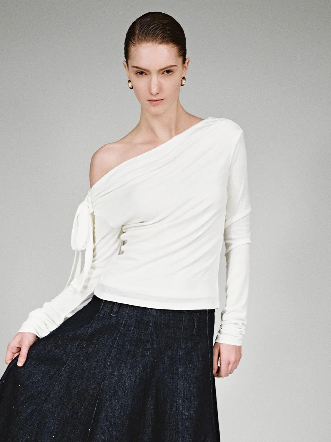 One Shoulder Asymmetric Ruched Long Sleeve T-Shirts - Image 9