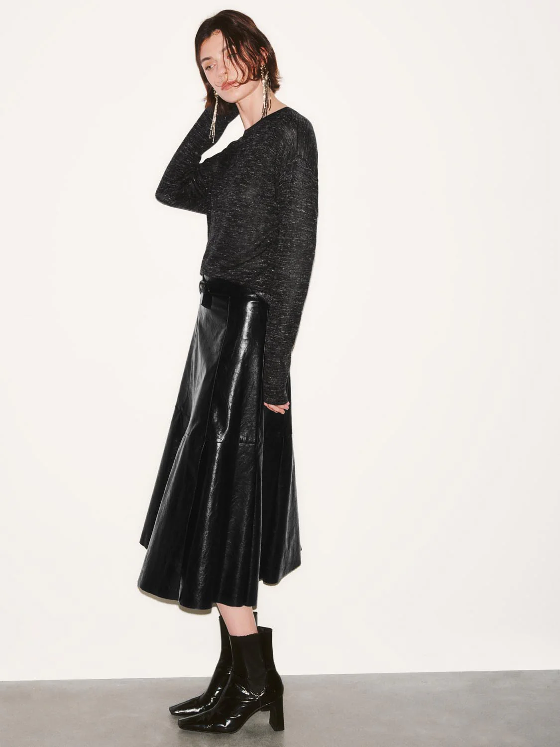 One Shoulder Nipped Waist Long Sleeve Knitted T-Shirts - Image 4