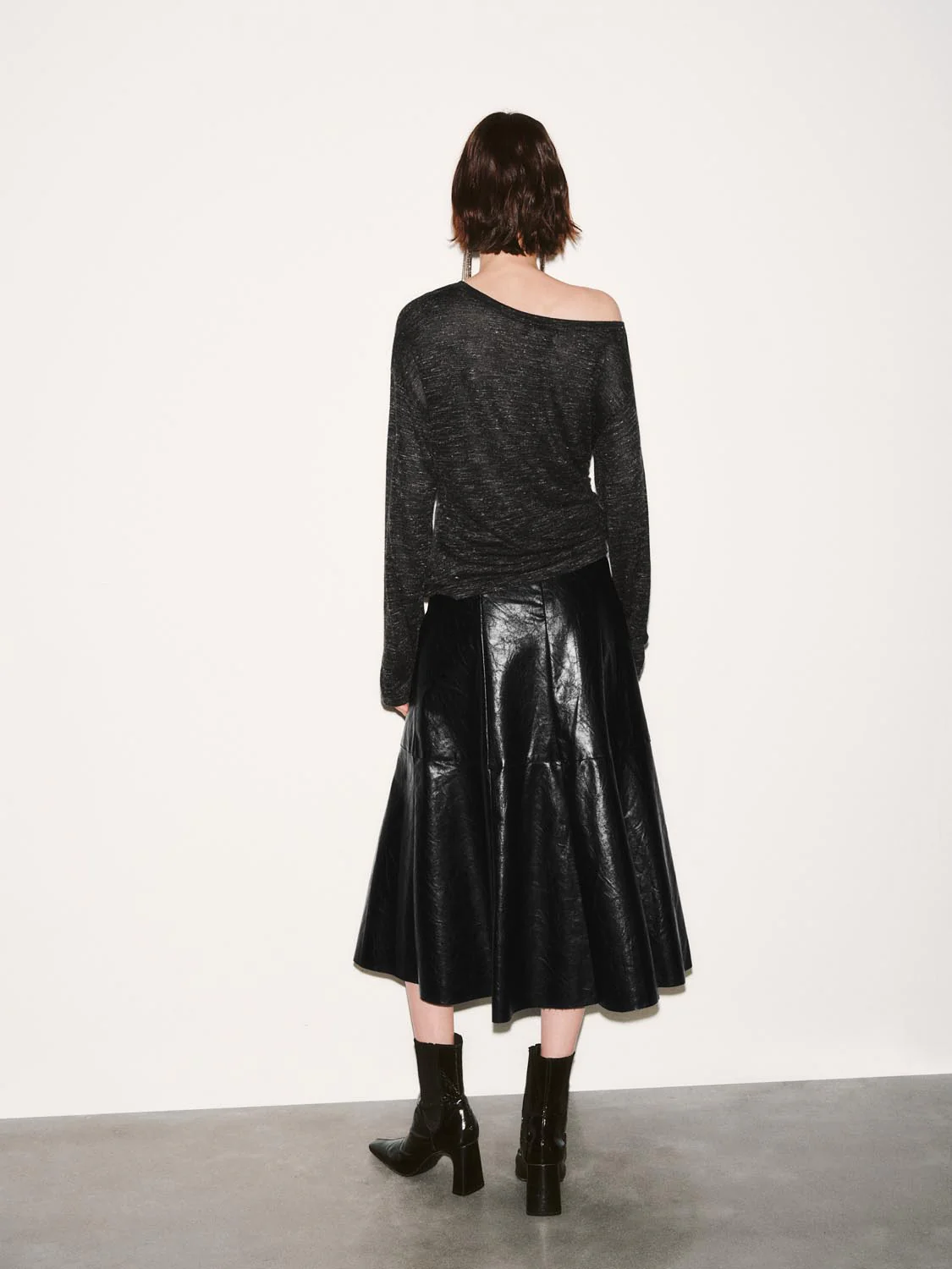 One Shoulder Nipped Waist Long Sleeve Knitted T-Shirts - Image 6