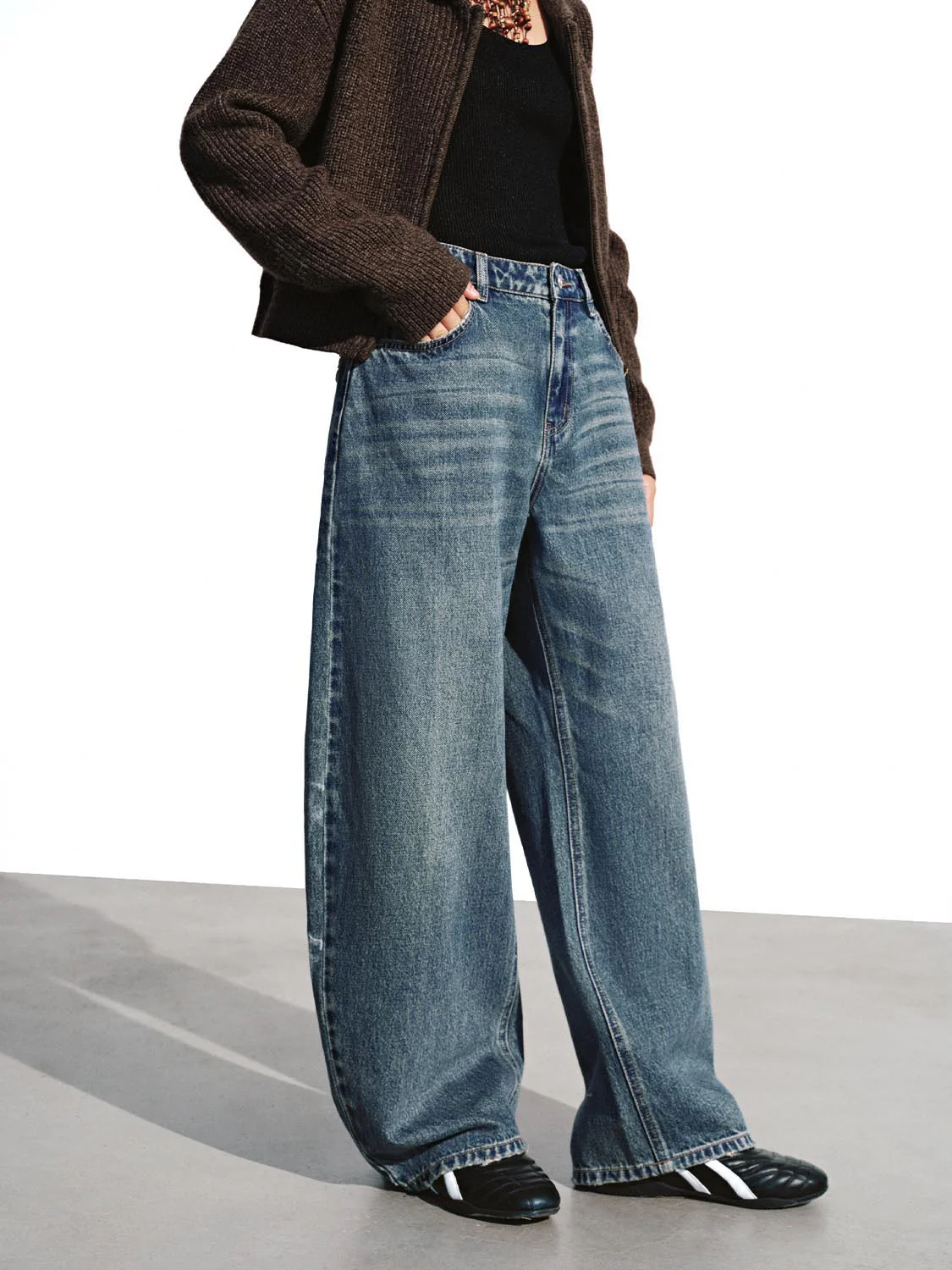 Oversized Barrel Leg Jeans - Image 3