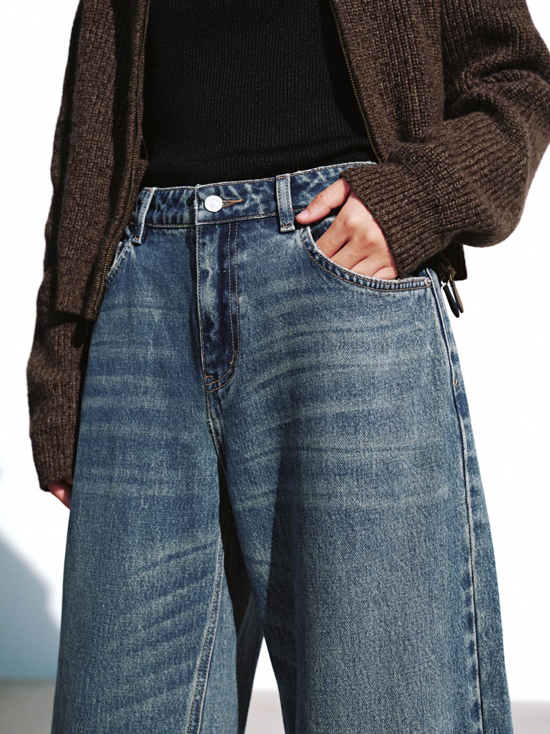 Oversized Barrel Leg Jeans - Image 5