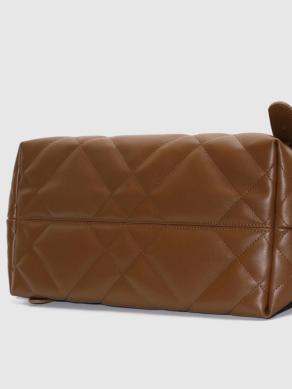 Quilted Buckled Detail Shoulder Bag - Image 6