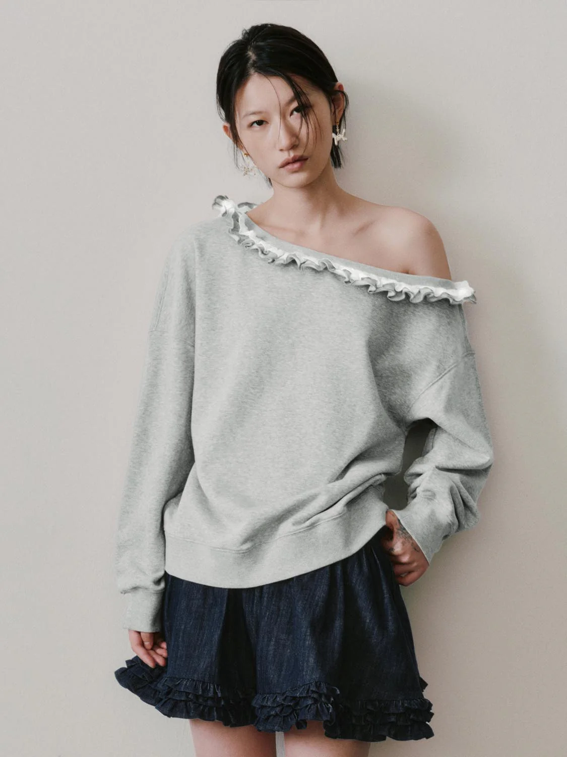 Ruffle Trim One Shoulder Sweatshirts - Image 9