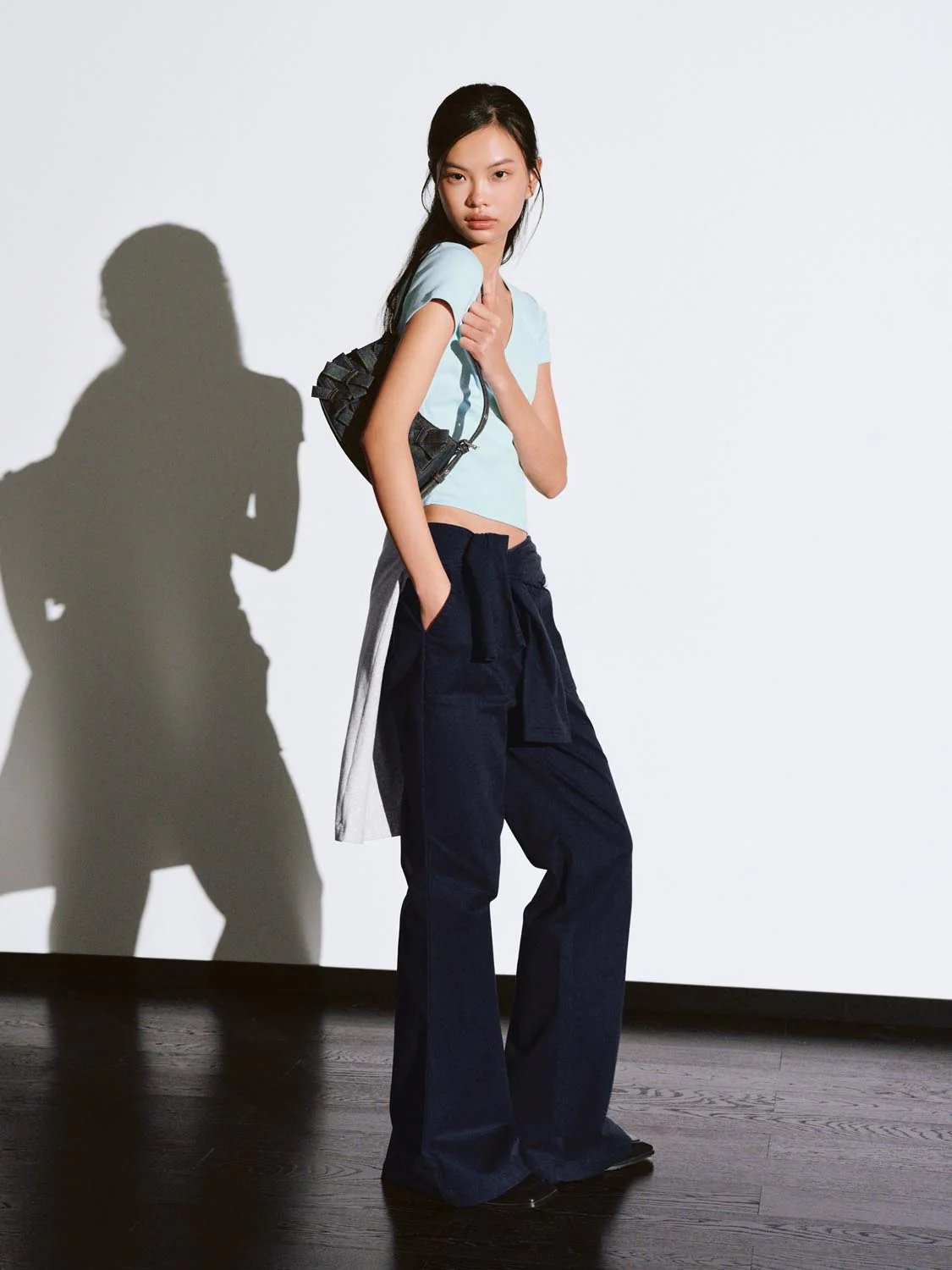Scoop Neck Cropped Skinny Fit T-Shirts - Image 5