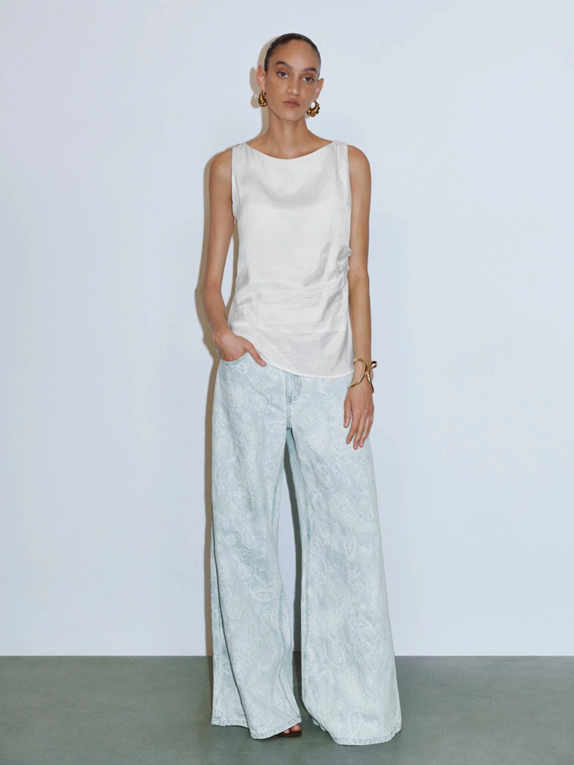 Sleeveless Overhead Shirt - Image 10