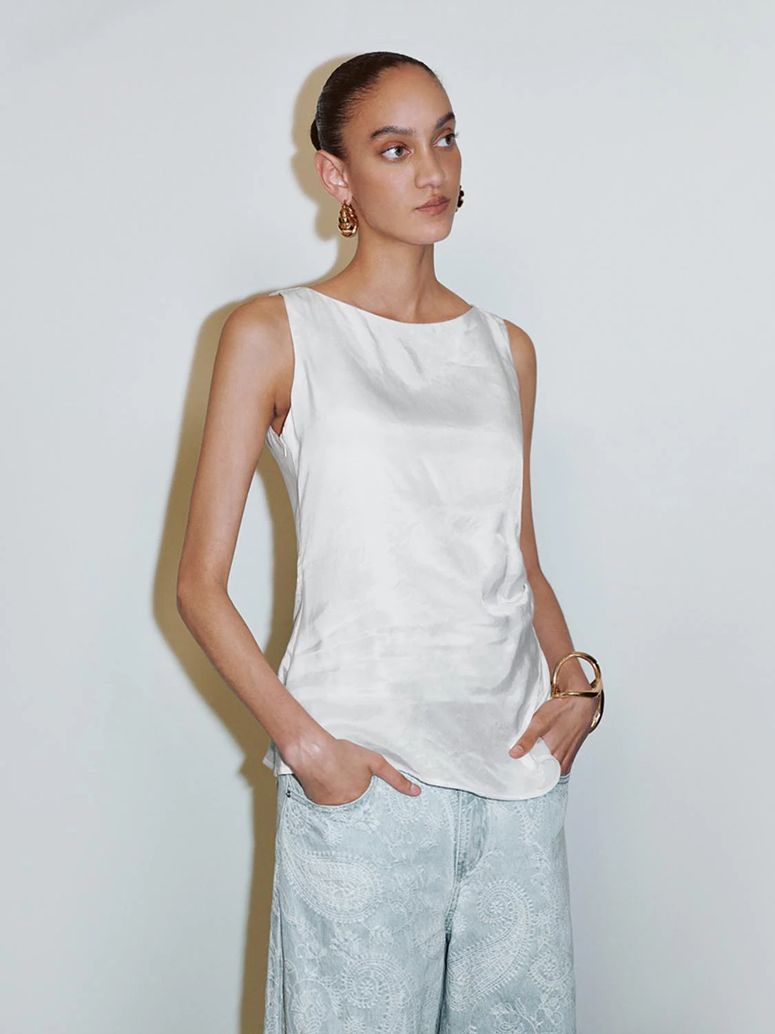 Sleeveless Overhead Shirt - Image 11