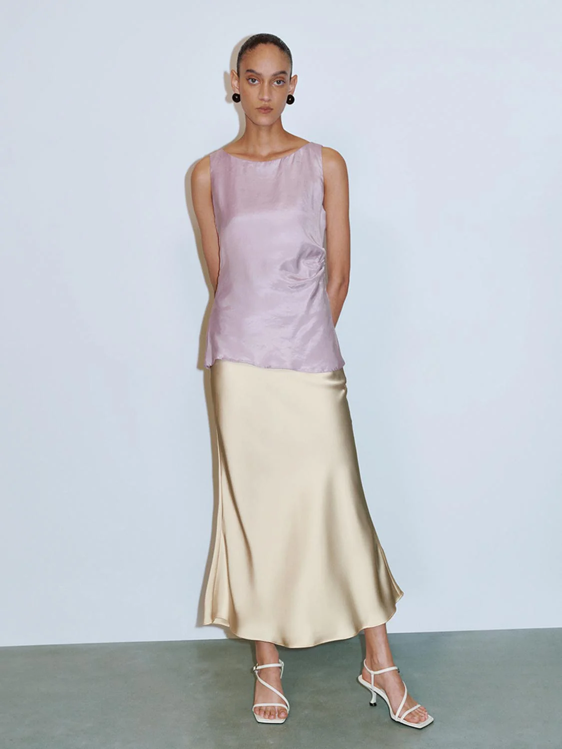 Sleeveless Overhead Shirt - Image 16