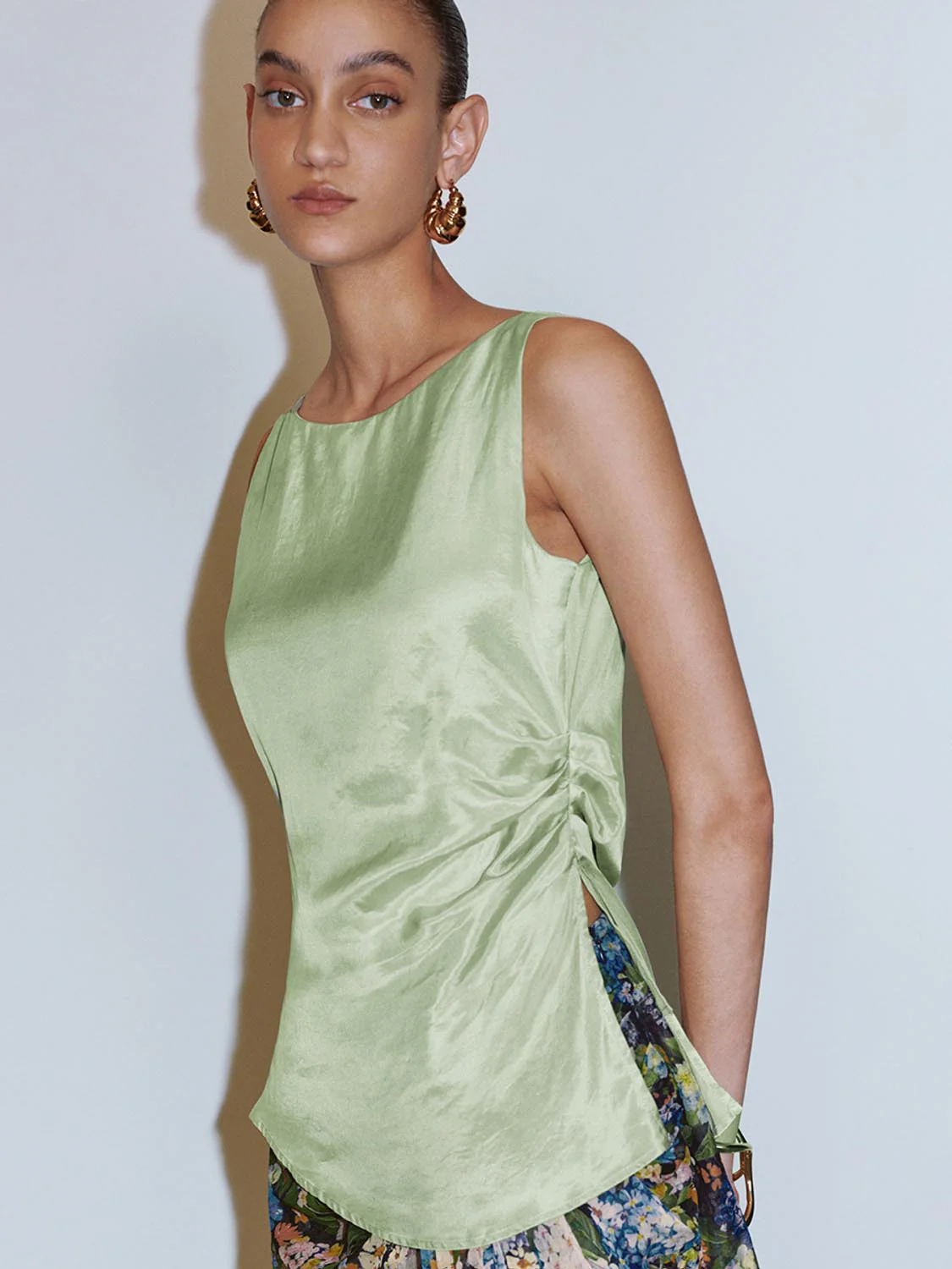 Sleeveless Overhead Shirt - Image 5