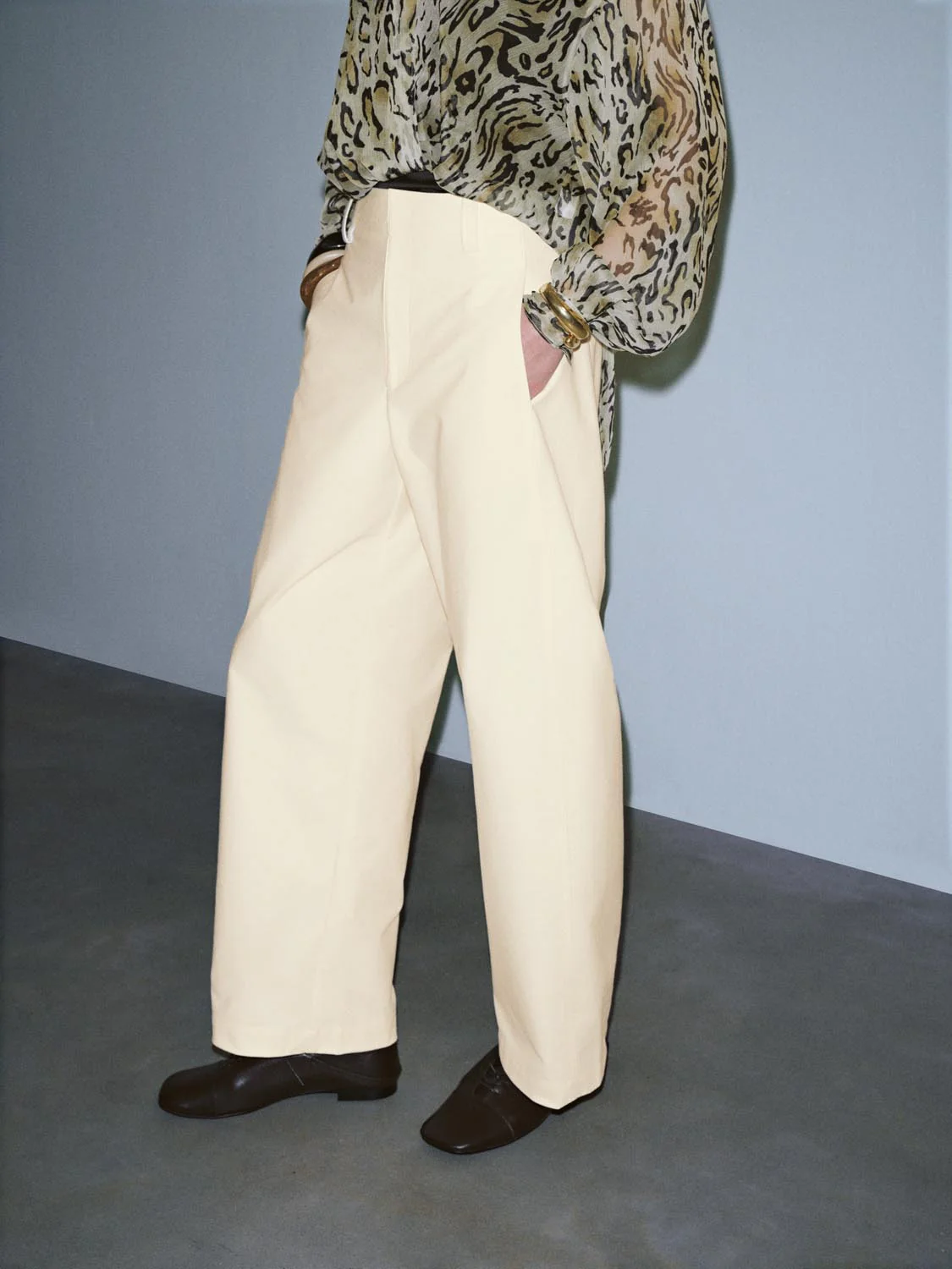 Solid Barrel Leg Pants - Image 11