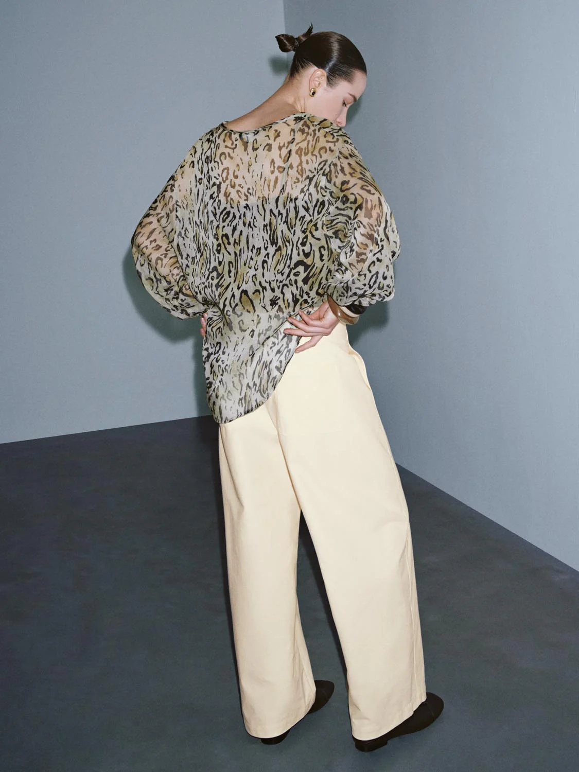 Solid Barrel Leg Pants - Image 12
