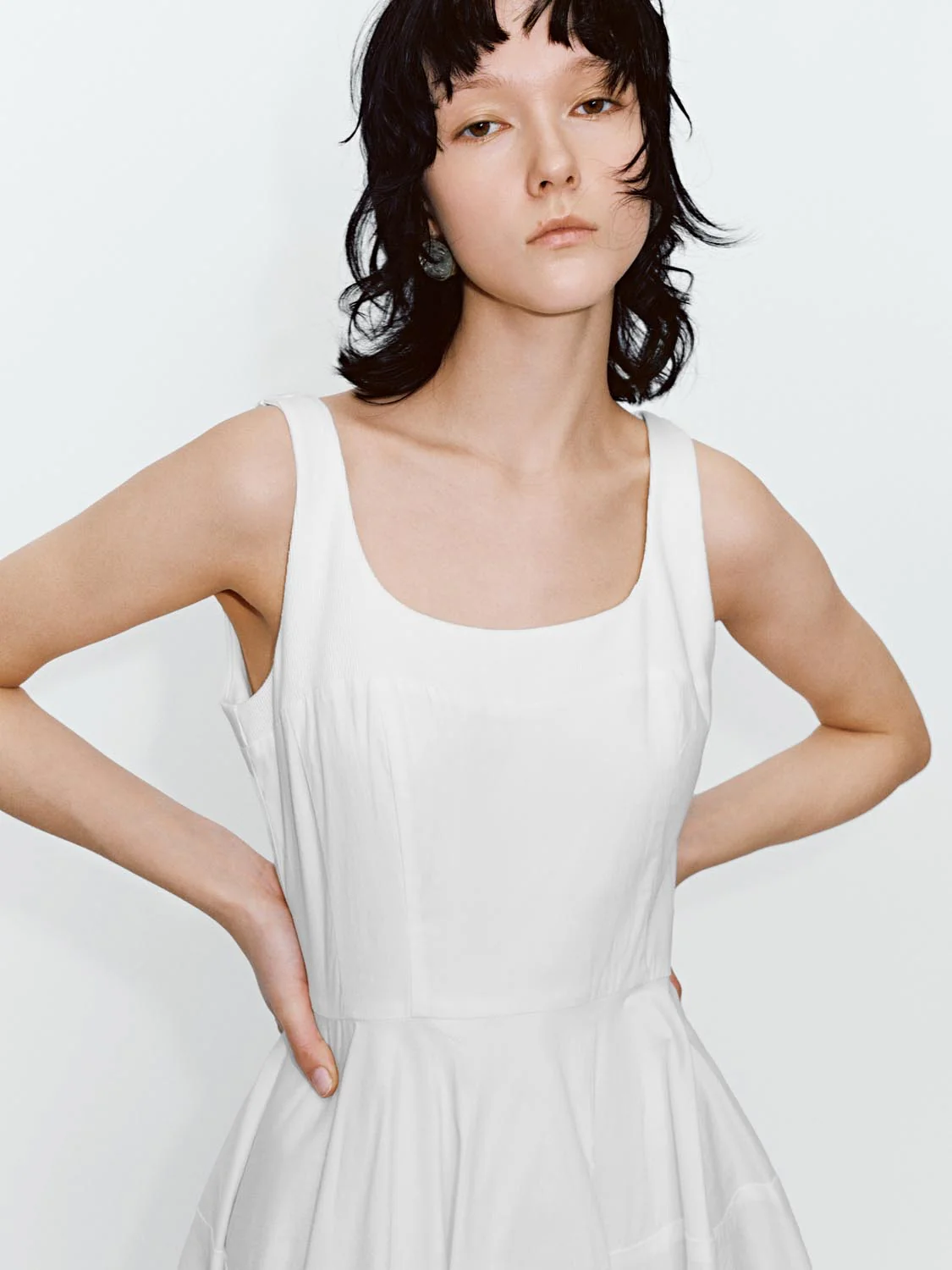 U-Neck Contrast Trim Strappy Pleated A-Line Midi Dresses - Image 3