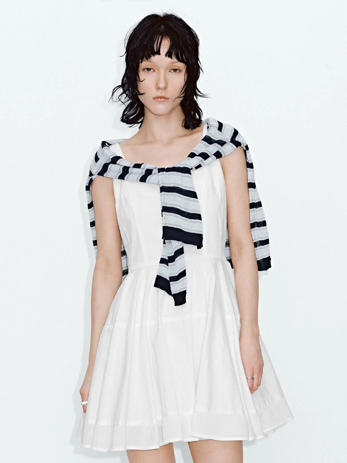 U-Neck Contrast Trim Strappy Pleated A-Line Midi Dresses - Image 4