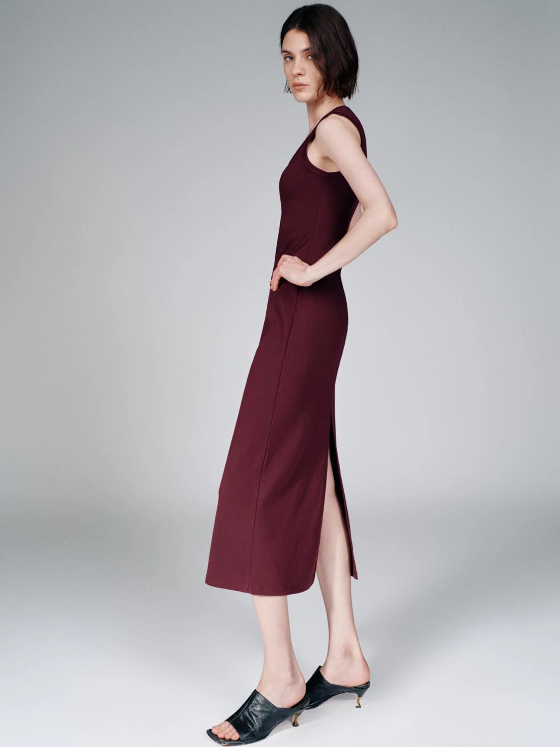 U-Neck Sleeveless Skinny-Fit Midi Dresses - Image 4