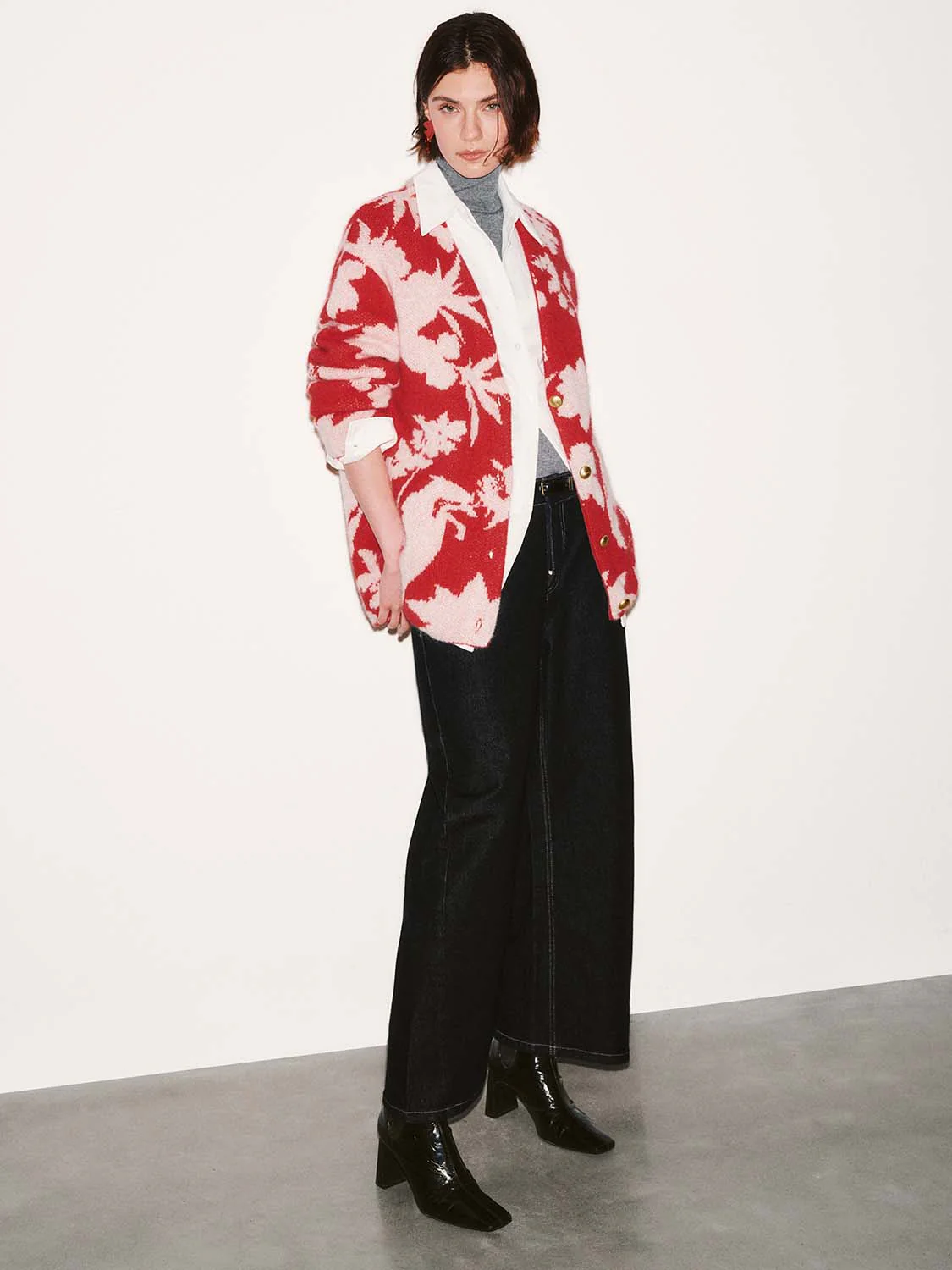 V-Neck Intarsia Knitted Cardigans - Image 5