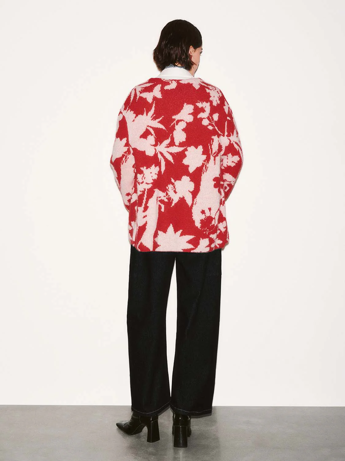 V-Neck Intarsia Knitted Cardigans - Image 6