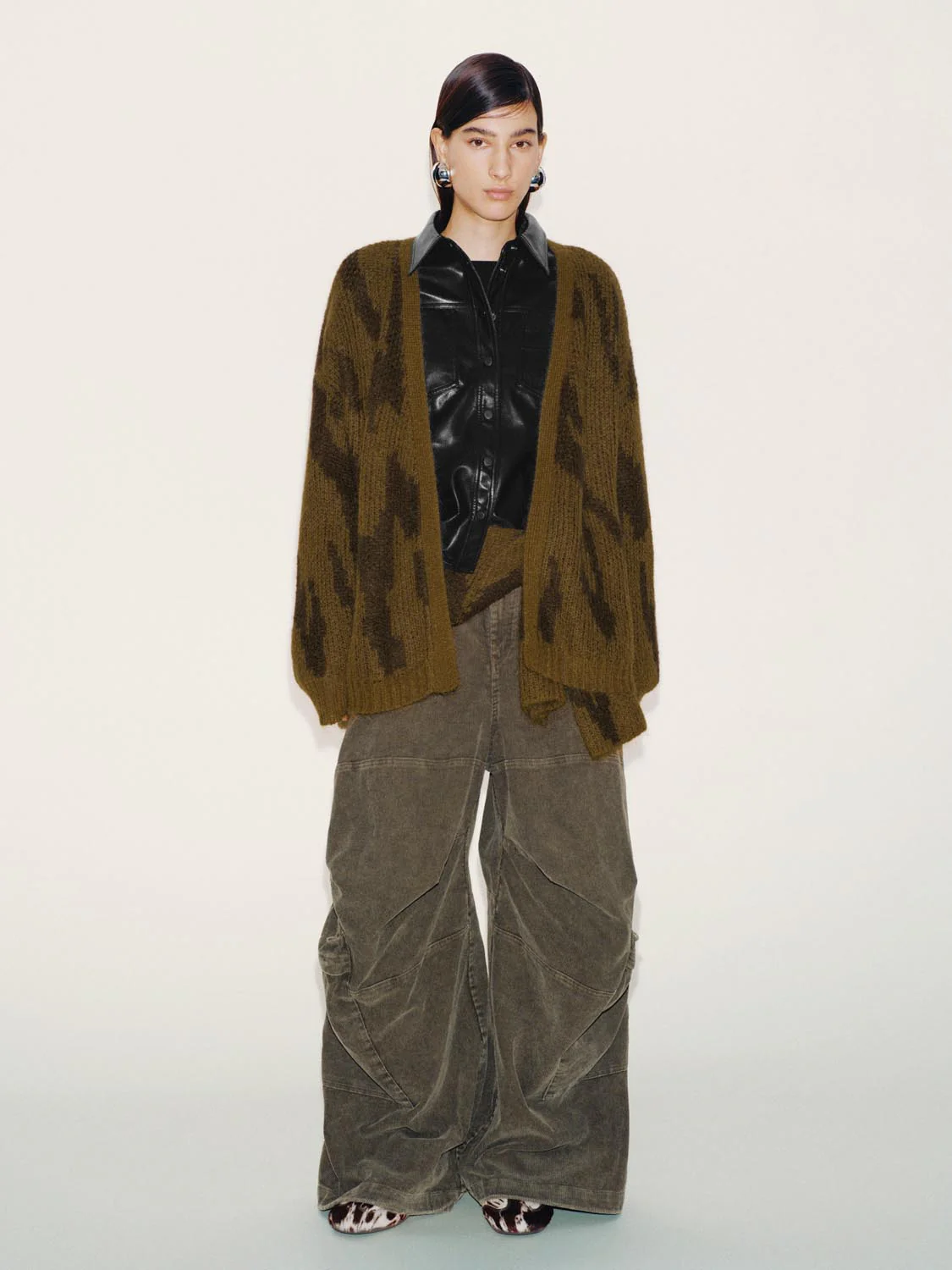 V-Neck Intarsia Knitted Cardigans - Image 5