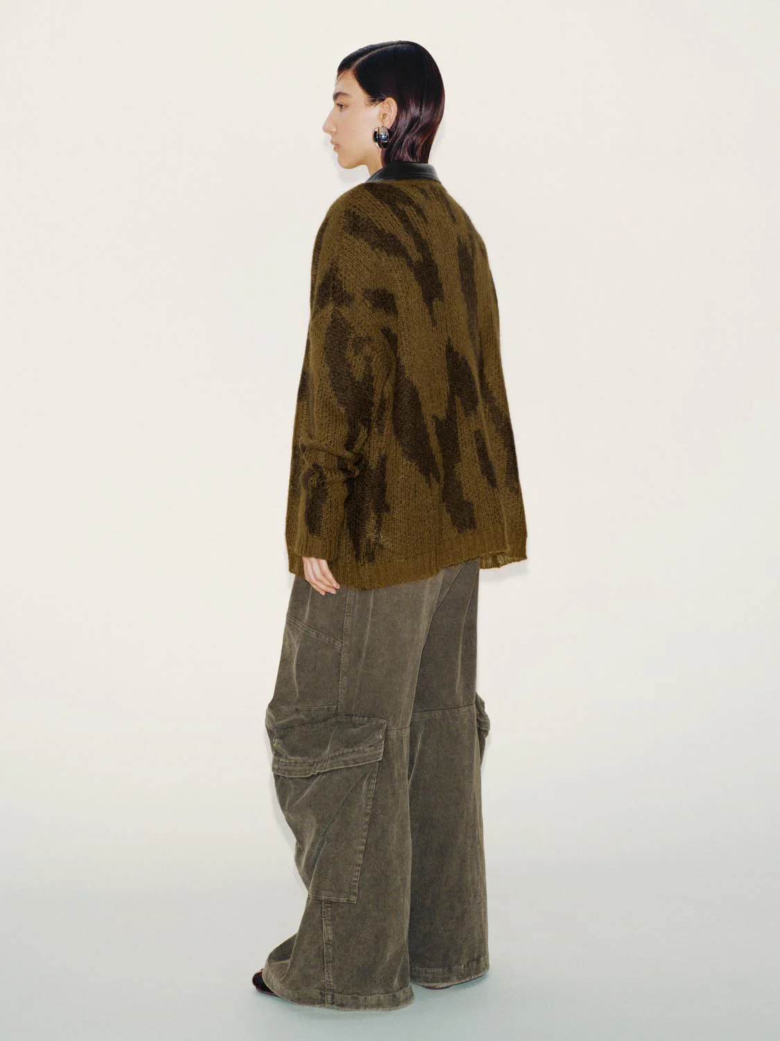 V-Neck Intarsia Knitted Cardigans - Image 6